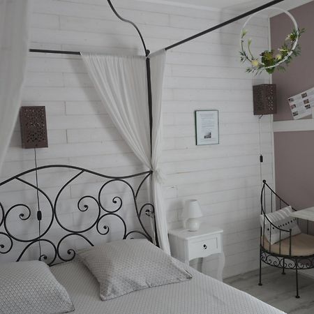 Au Coeur Du Bien Etre, Chambre D'Hotes Avec Piscine Chauffee Et Couverte, Spa, Sauna, Massages Monteaux Eksteriør bilde