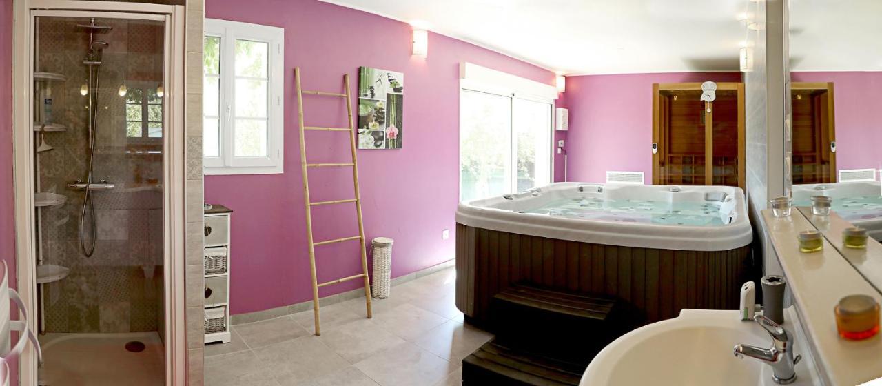 Au Coeur Du Bien Etre, Chambre D'Hotes Avec Piscine Chauffee Et Couverte, Spa, Sauna, Massages Monteaux Eksteriør bilde