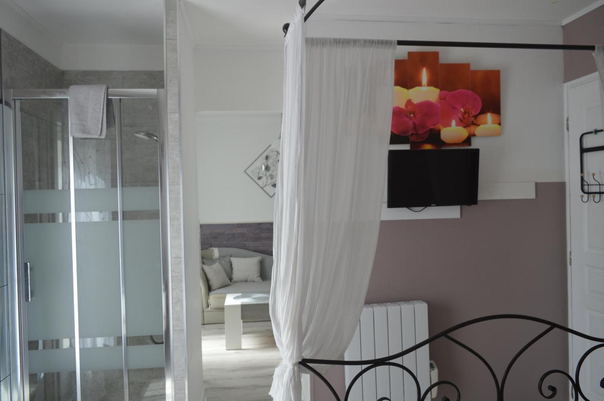 Au Coeur Du Bien Etre, Chambre D'Hotes Avec Piscine Chauffee Et Couverte, Spa, Sauna, Massages Monteaux Eksteriør bilde