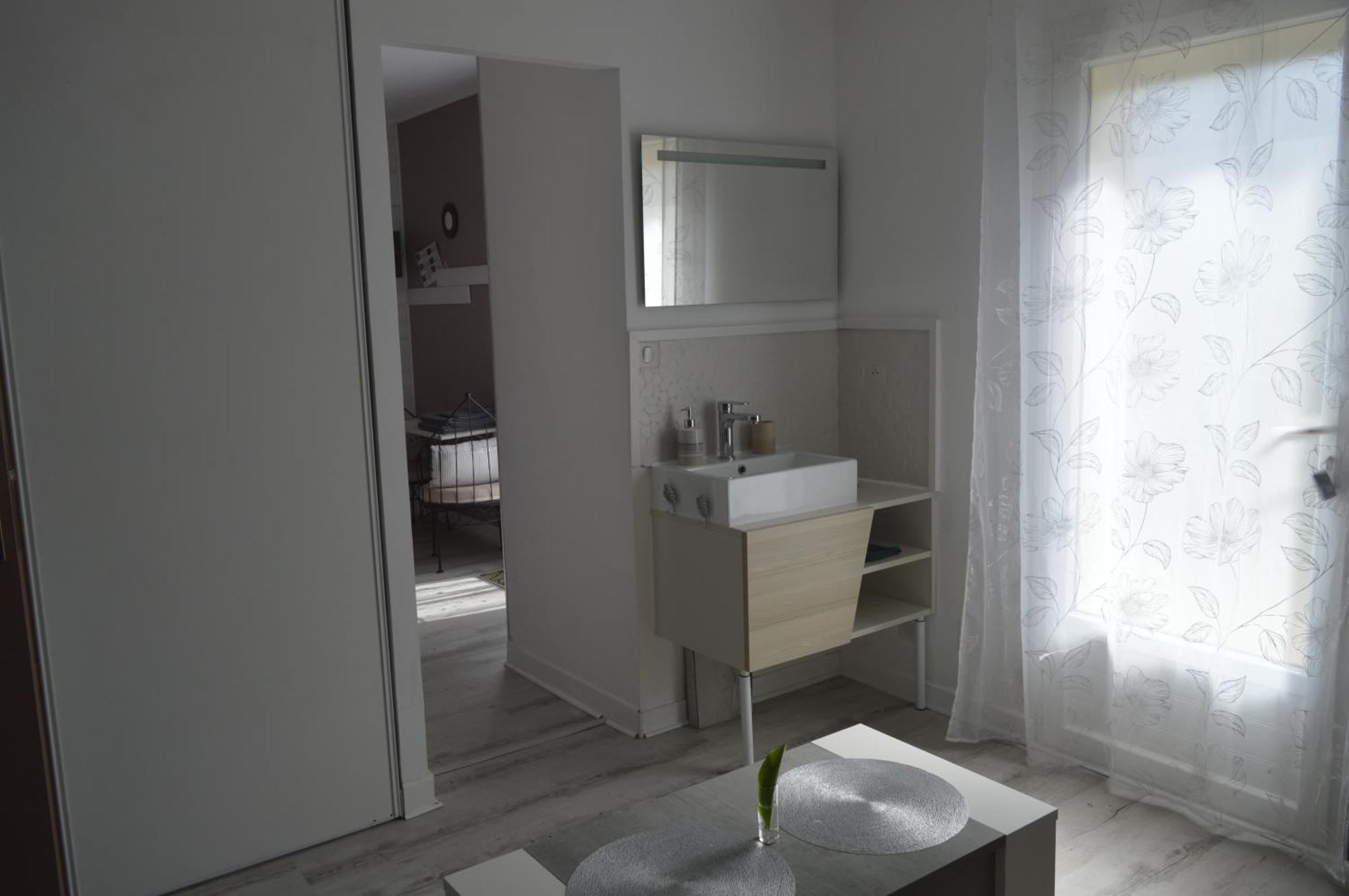 Au Coeur Du Bien Etre, Chambre D'Hotes Avec Piscine Chauffee Et Couverte, Spa, Sauna, Massages Monteaux Eksteriør bilde