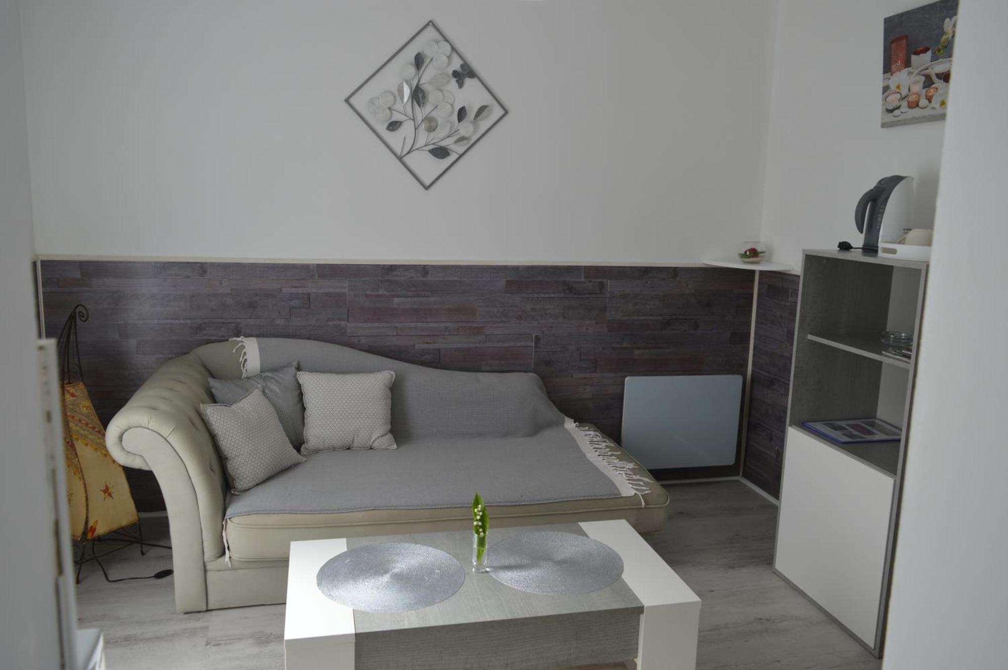 Au Coeur Du Bien Etre, Chambre D'Hotes Avec Piscine Chauffee Et Couverte, Spa, Sauna, Massages Monteaux Eksteriør bilde
