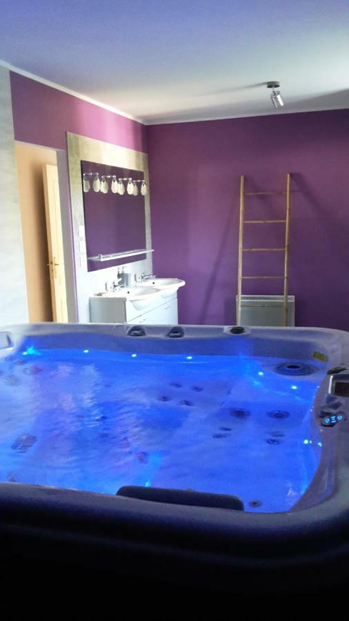 Au Coeur Du Bien Etre, Chambre D'Hotes Avec Piscine Chauffee Et Couverte, Spa, Sauna, Massages Monteaux Eksteriør bilde